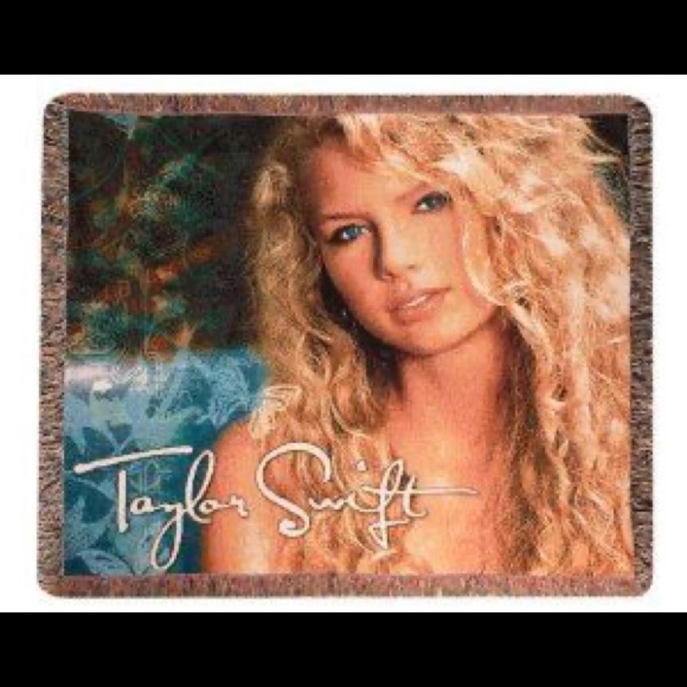 ISO Taylor Swift debut blanket